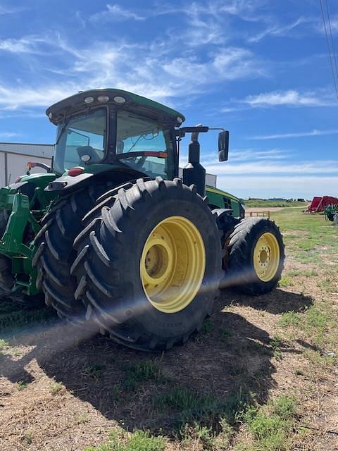 Image of John Deere 8400R equipment image 2