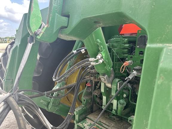 Image of John Deere 8400R equipment image 3