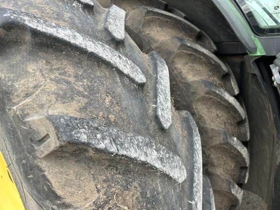 Image of John Deere 8400R equipment image 3