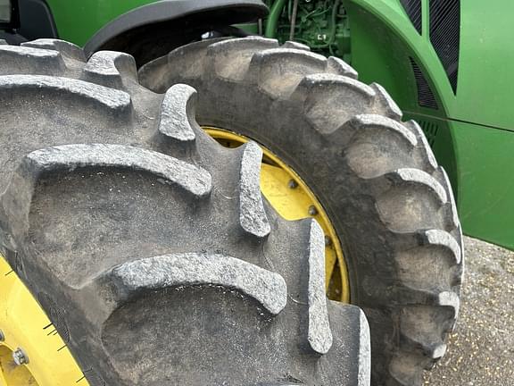 Image of John Deere 8400R equipment image 4