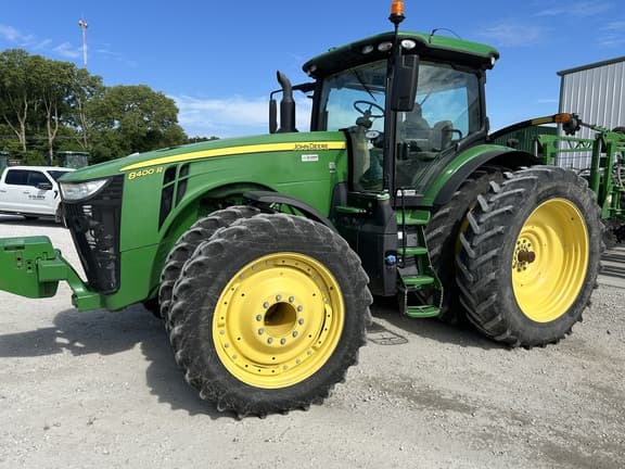 Image of John Deere 8400R equipment image 2