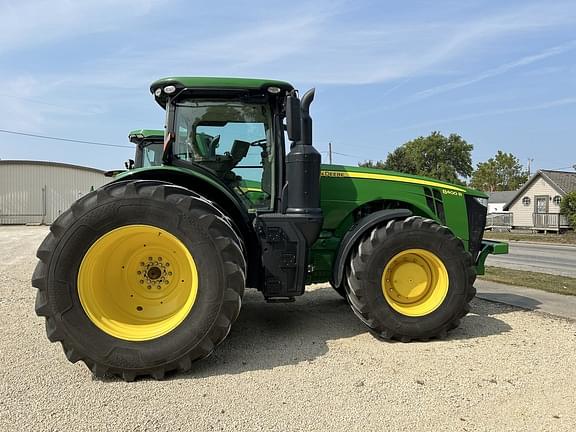 Image of John Deere 8400R equipment image 1