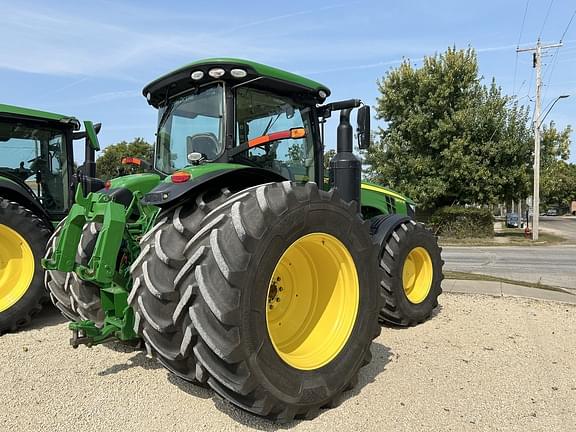 Image of John Deere 8400R equipment image 1