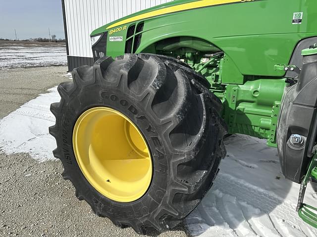 Image of John Deere 8400R equipment image 3