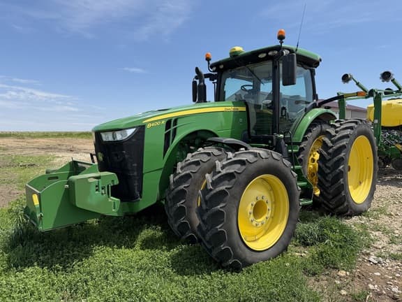 Image of John Deere 8400R equipment image 1
