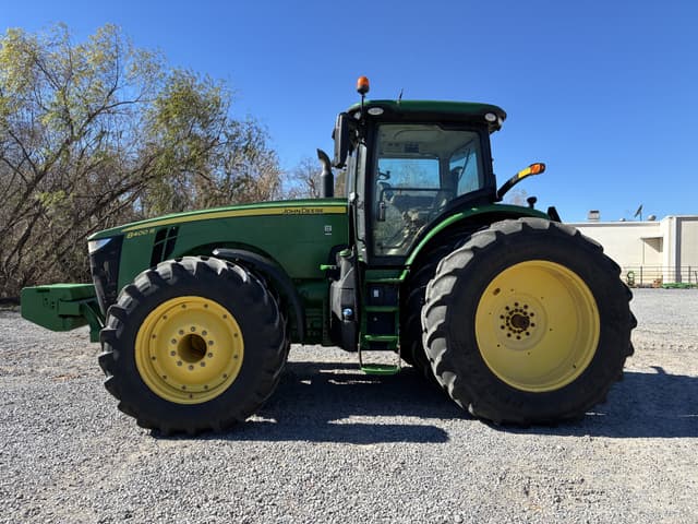 Image of John Deere 8400R equipment image 1