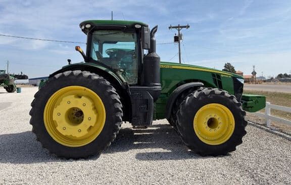 Image of John Deere 8400R equipment image 1