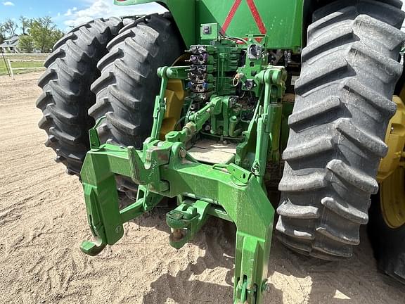 Image of John Deere 8400R equipment image 4