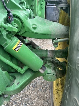 Image of John Deere 8400R equipment image 3