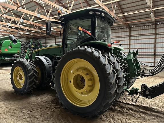 Image of John Deere 8400R equipment image 3