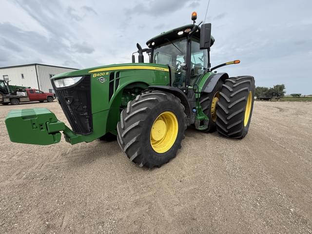 Image of John Deere 8400R equipment image 1