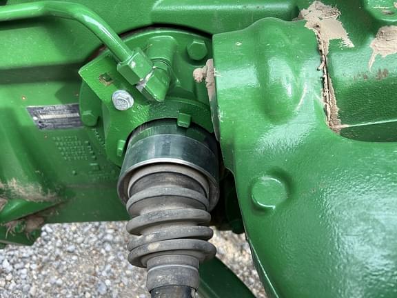 Image of John Deere 8400R equipment image 3