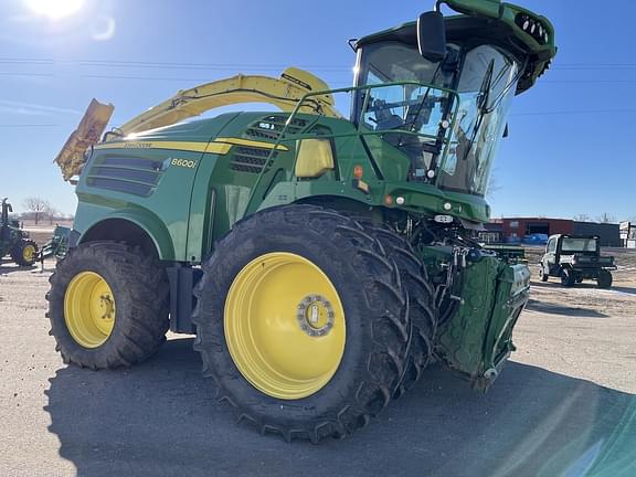 Image of John Deere 8600 equipment image 1