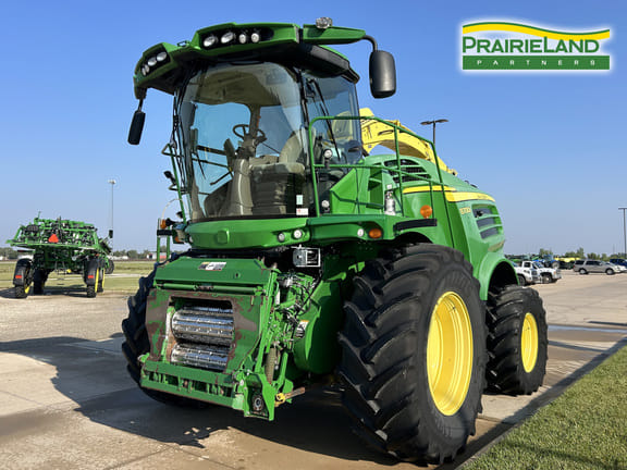 2018 John Deere 8700 Equipment Image0