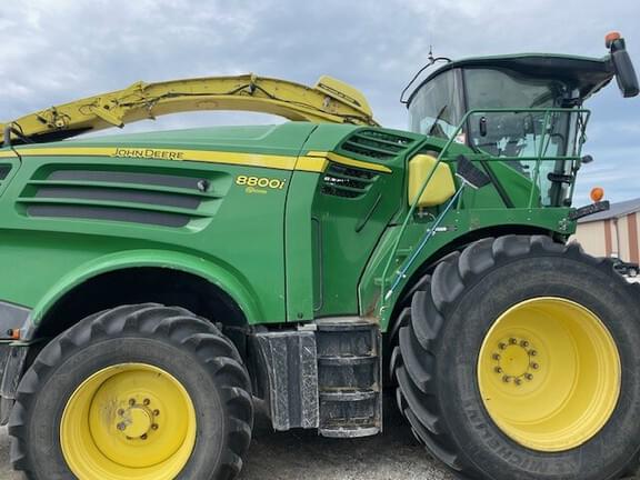 Image of John Deere 8800i equipment image 2