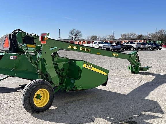 Image of John Deere 946 equipment image 4