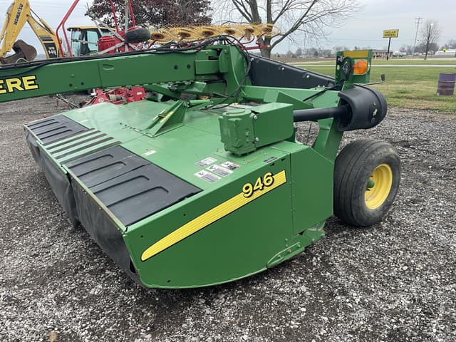 Image of John Deere 946 equipment image 2