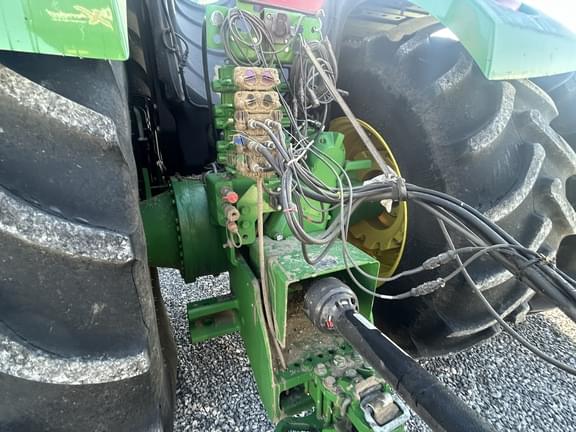 Image of John Deere 9520R equipment image 4