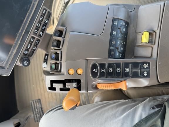 Image of John Deere 9520R equipment image 4