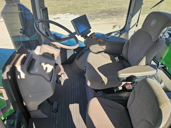 Image of John Deere 9520R equipment image 2