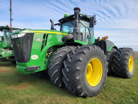 2018 John Deere 9520R Equipment Image0