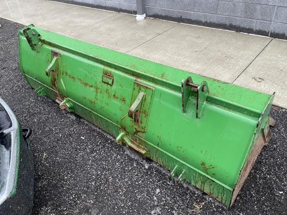 Image of John Deere Bucket equipment image 1