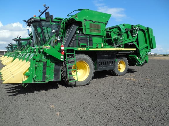 2018 John Deere CP690 Equipment Image0