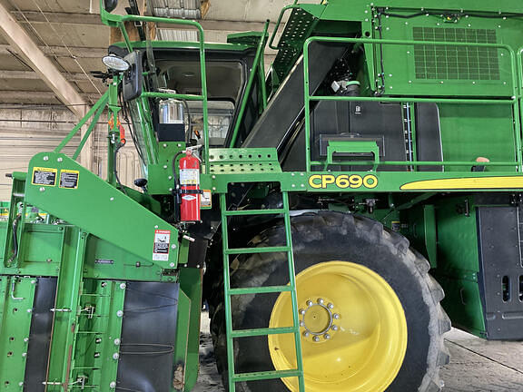 Image of John Deere CP690 equipment image 1