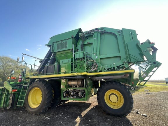 2018 John Deere CP690 Equipment Image0