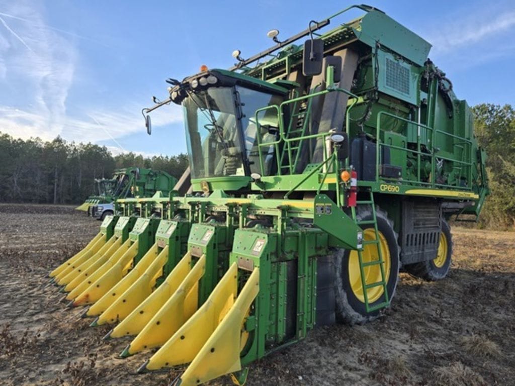 2018 John Deere CP690 Equipment Image0