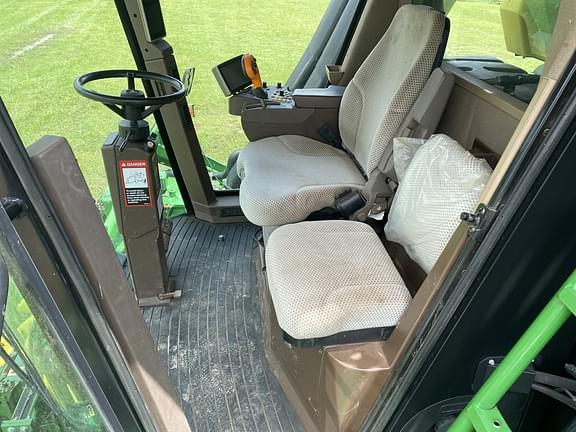 Image of John Deere CP690 equipment image 1