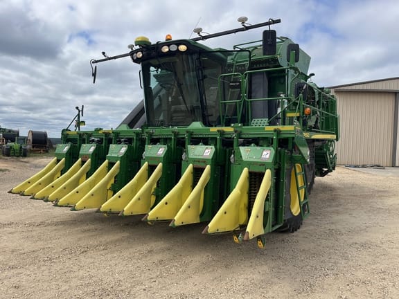 2018 John Deere CP690 Equipment Image0