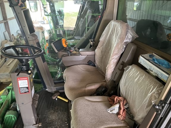 2018 John Deere CP690 Equipment Image0