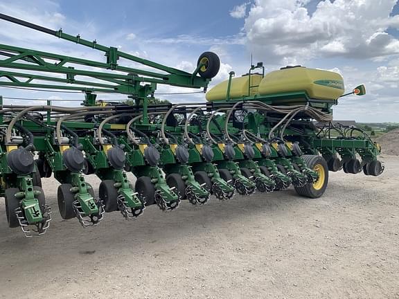 2018 John Deere DB60 Equipment Image0