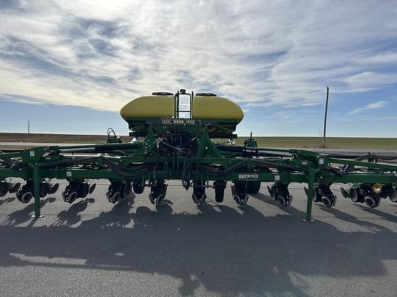 Image of John Deere DR16 equipment image 1