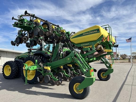 Image of John Deere DR16 equipment image 3