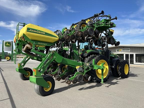 Image of John Deere DR16 equipment image 4