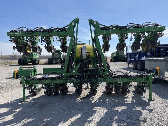 Image of John Deere DR16 equipment image 4