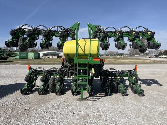 Image of John Deere DR16 equipment image 1