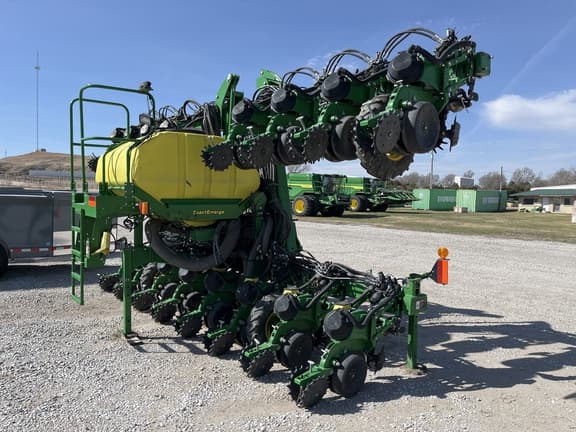 Image of John Deere DR16 equipment image 2