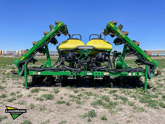 Image of John Deere DR16X equipment image 1