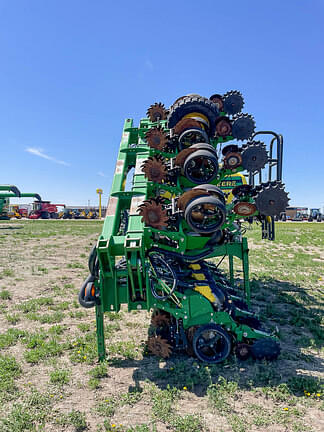 Image of John Deere DR16X equipment image 3