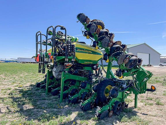 Image of John Deere DR16X equipment image 4