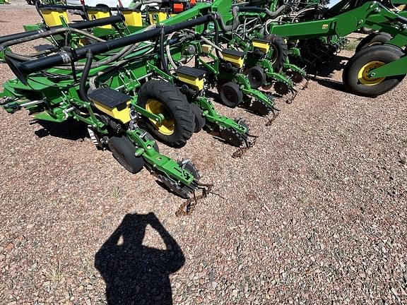 Image of John Deere DR18 equipment image 4