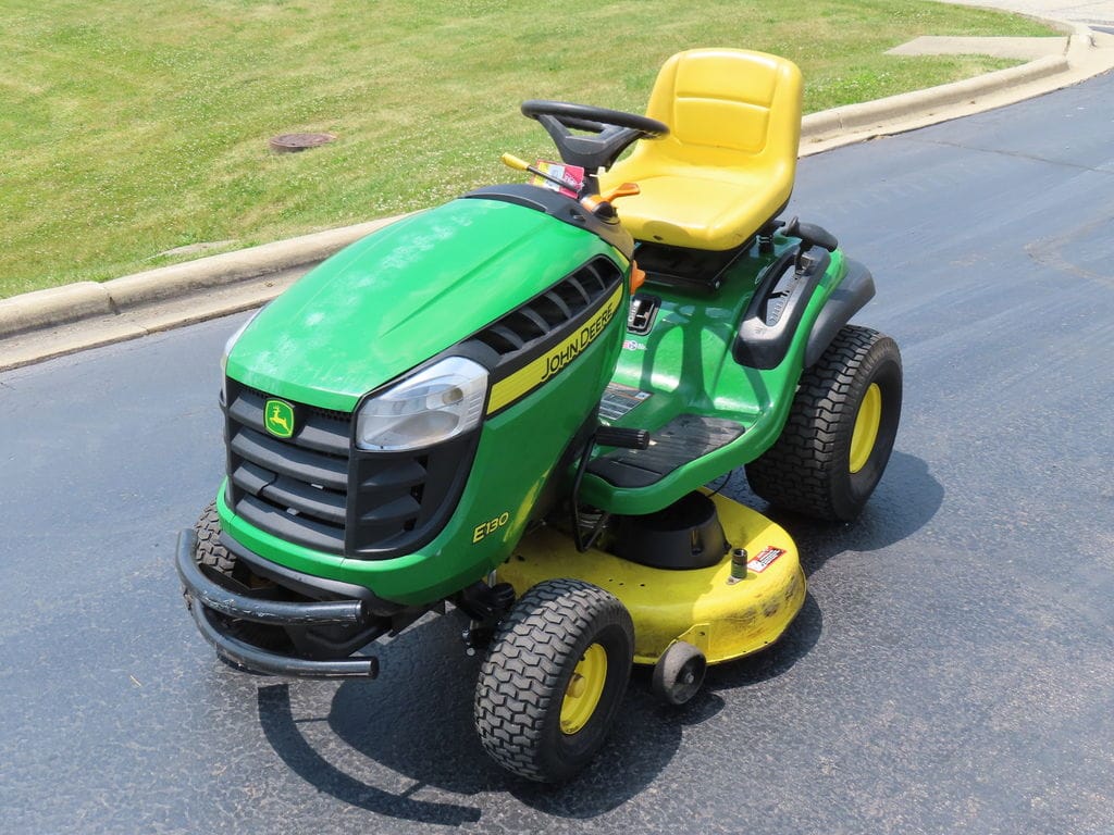Main image John Deere E130