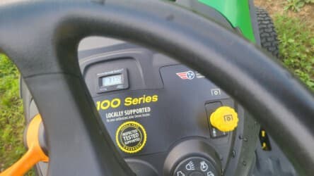 Image of John Deere E180 equipment image 1