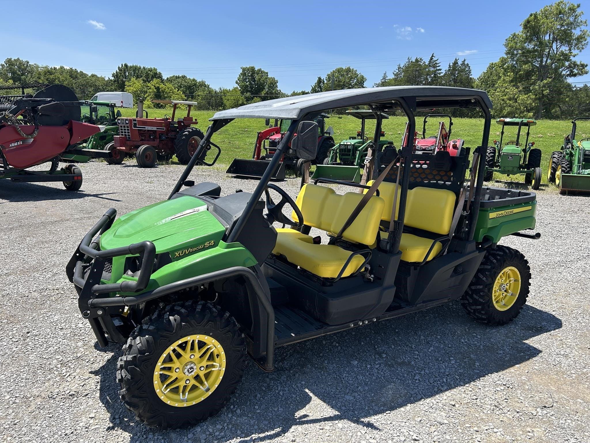 2018 John Deere XUV 590M S4 Equipment Image0