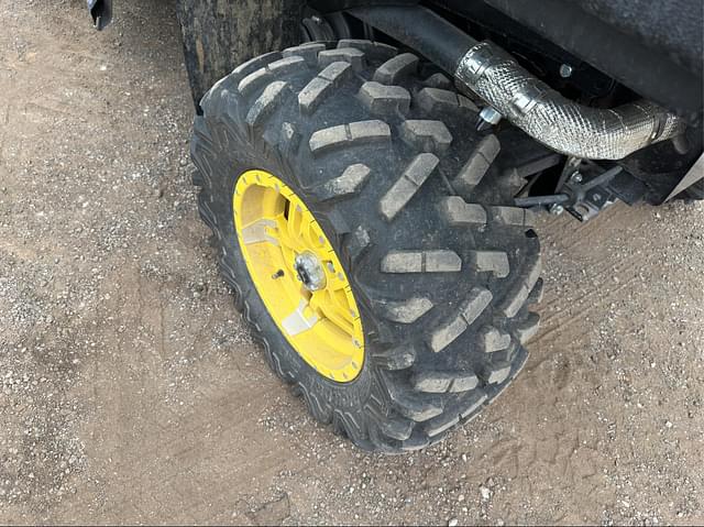 Image of John Deere XUV 825M equipment image 4