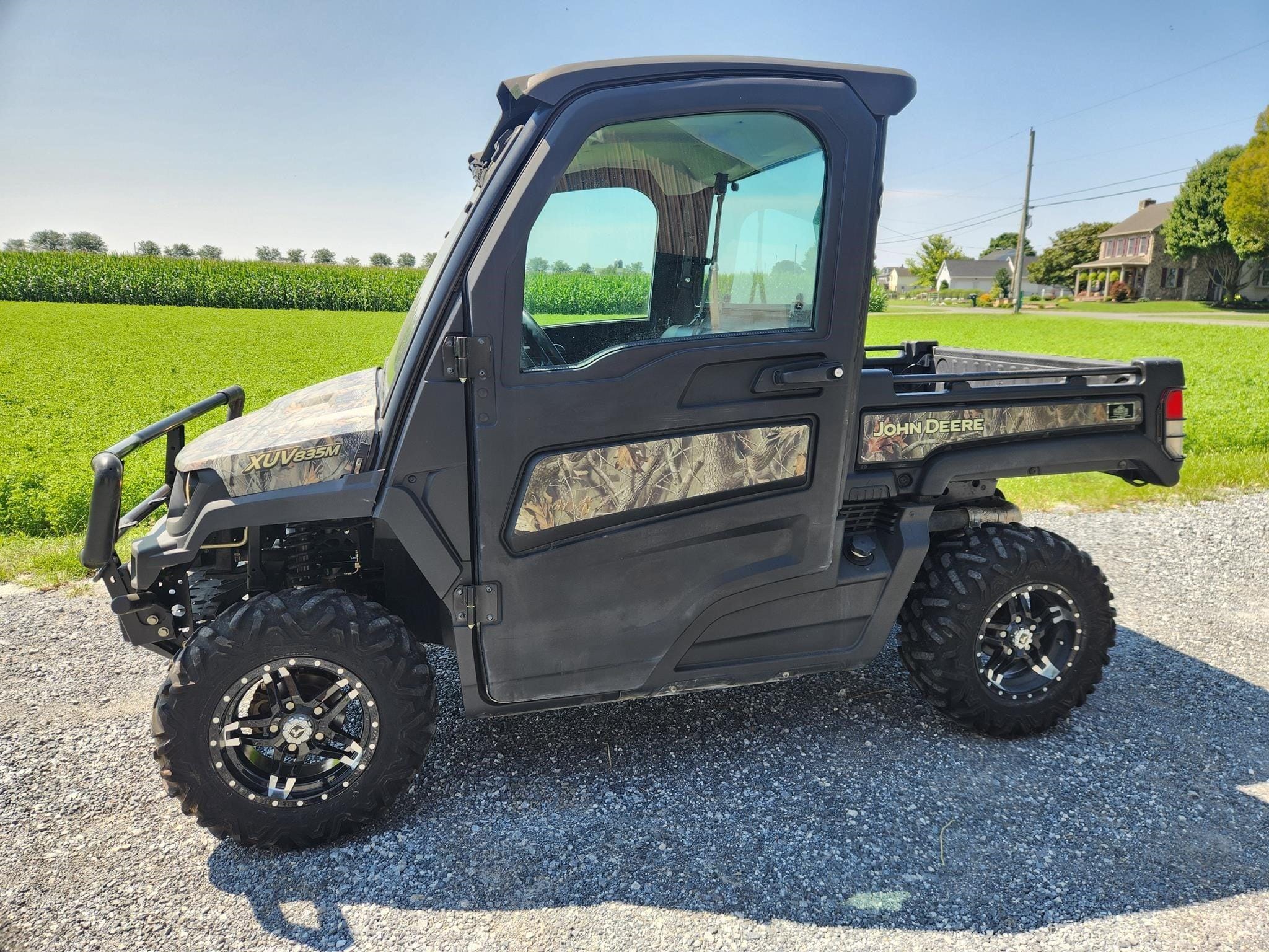 2018 John Deere XUV 835M Equipment Image0