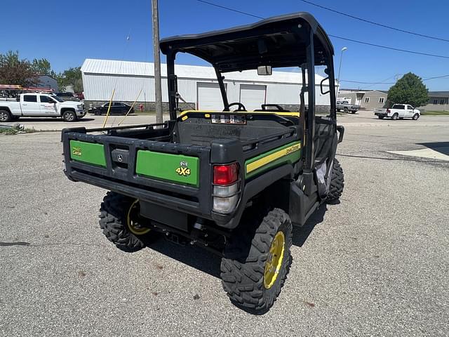 Image of John Deere XUV 835M equipment image 4